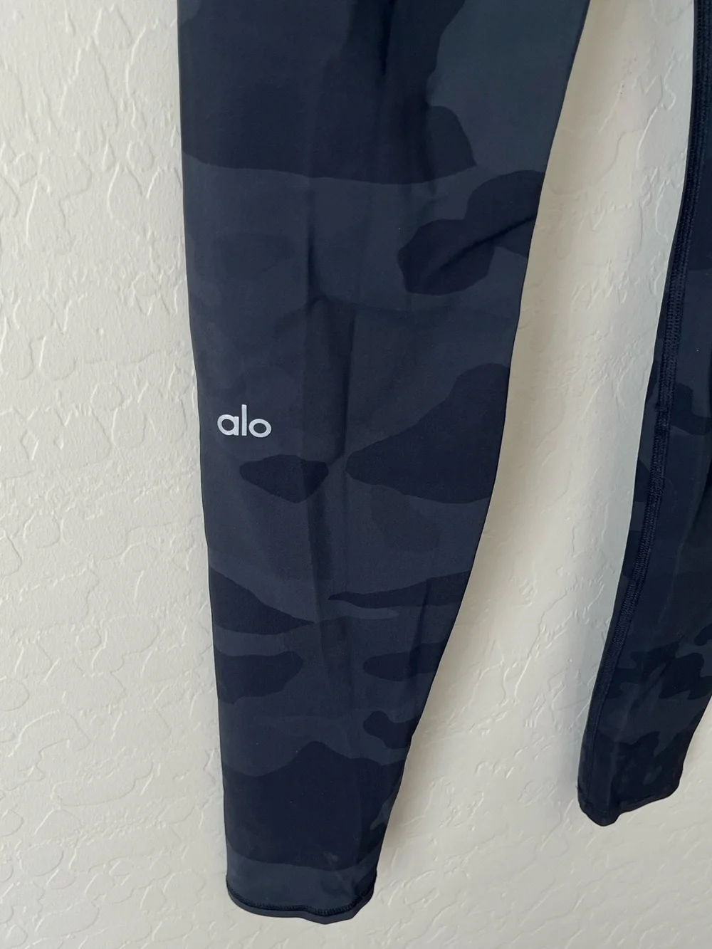 Alo yoga high waist camo vapor leggings medium
